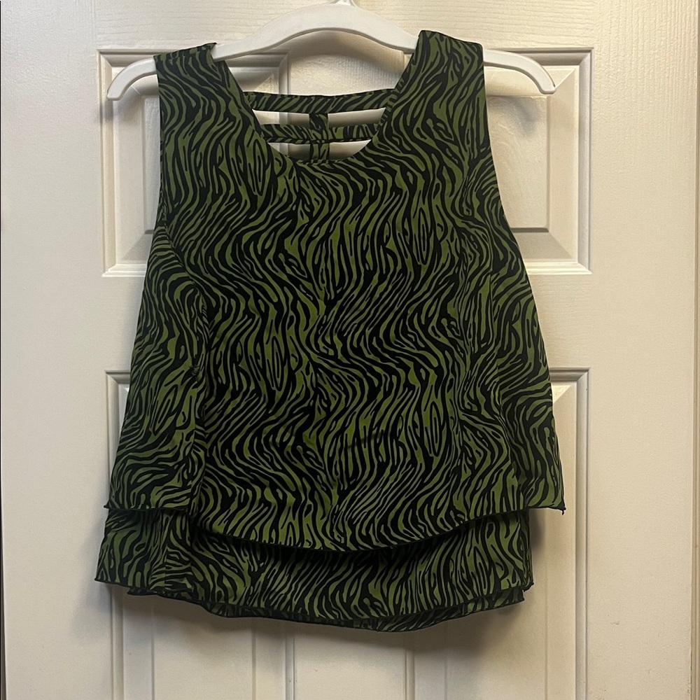 NEW FASHION Tiered XXL Green Animal Print Flowy BLOUSE.